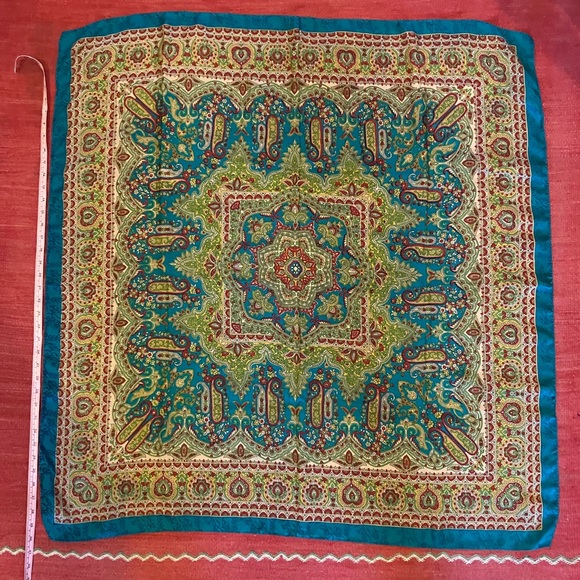 Homagerie - Silk Scarf - Made in India - Picture 1 of 4